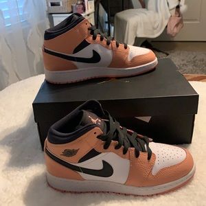 Air Jordan 1 Pink Quartz Mid